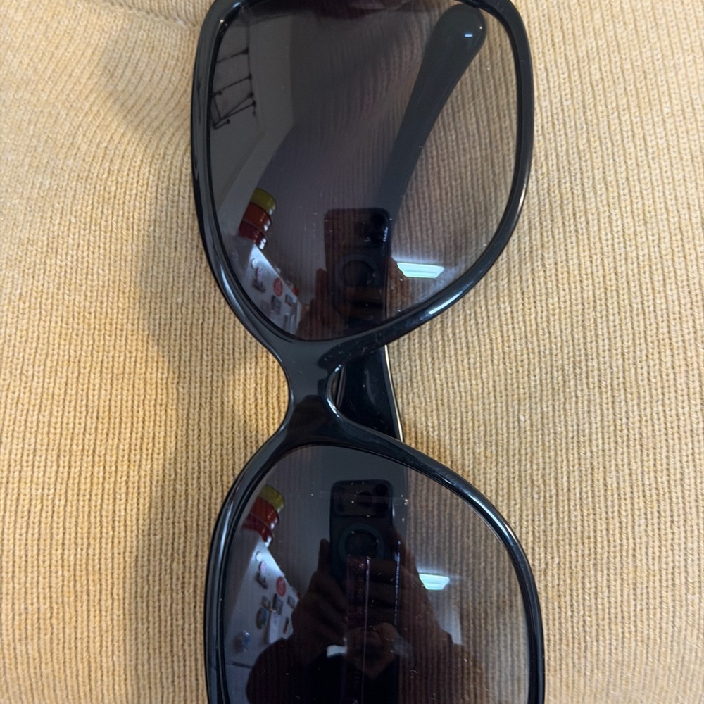CHANEL Black Sunglasses - Picture 7 of 8